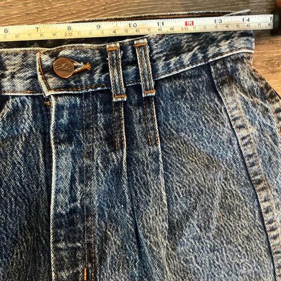 Vintage 80s Chic Acid Wash high-waisted pleated tapered leg denim mom jeans 6 - Picture 8 of 13